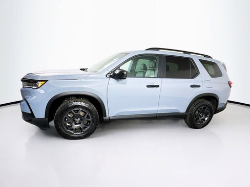 Used 2023 Honda Pilot TrailSport image 4