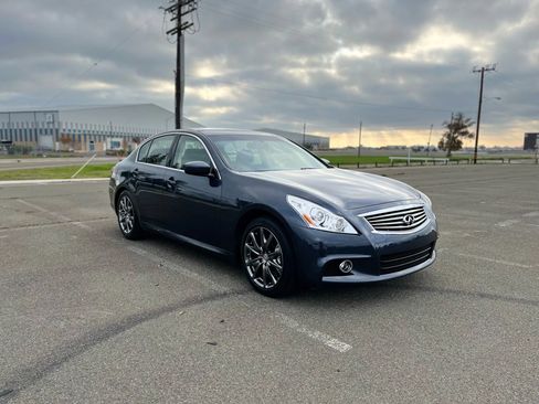 Used 2012 INFINITI G37 Journey w/ Premium Pkg image 3