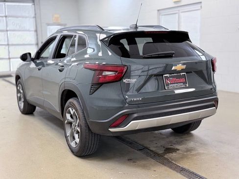Used 2025 Chevrolet Trax LT w/ Driver Confidence Package FWD image 7