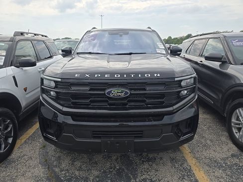 Used 2025 Ford Expedition Active AWD/4WD image 2
