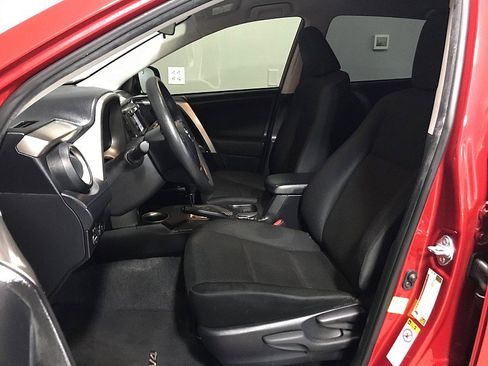 Used 2015 Toyota RAV4 LE FWD image 11