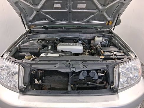 Used 2005 Toyota 4Runner SR5 AWD/4WD image 7