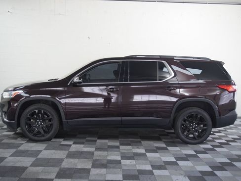 Used 2020 Chevrolet Traverse LT w/ Driver Confidence II Package AWD/4WD image 2
