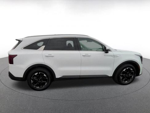 Used 2024 Kia Sorento S FWD image 16