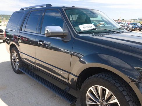 Used 2015 Lincoln Navigator 4WD image 10