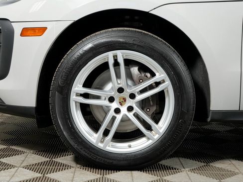 Used 2023 Porsche Macan Turbo image 37
