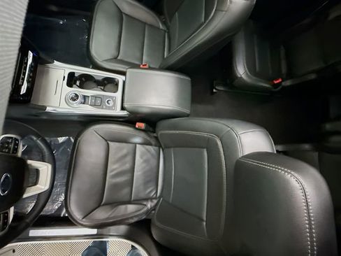 Used 2024 Ford Explorer Limited w/ Limited Technology Package AWD/4WD image 23