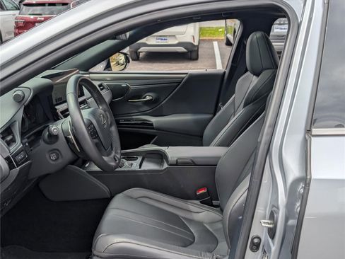 Used 2024 Lexus ES 300h F Sport image 16