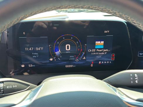 Used 2025 Chevrolet Traverse LT FWD image 23