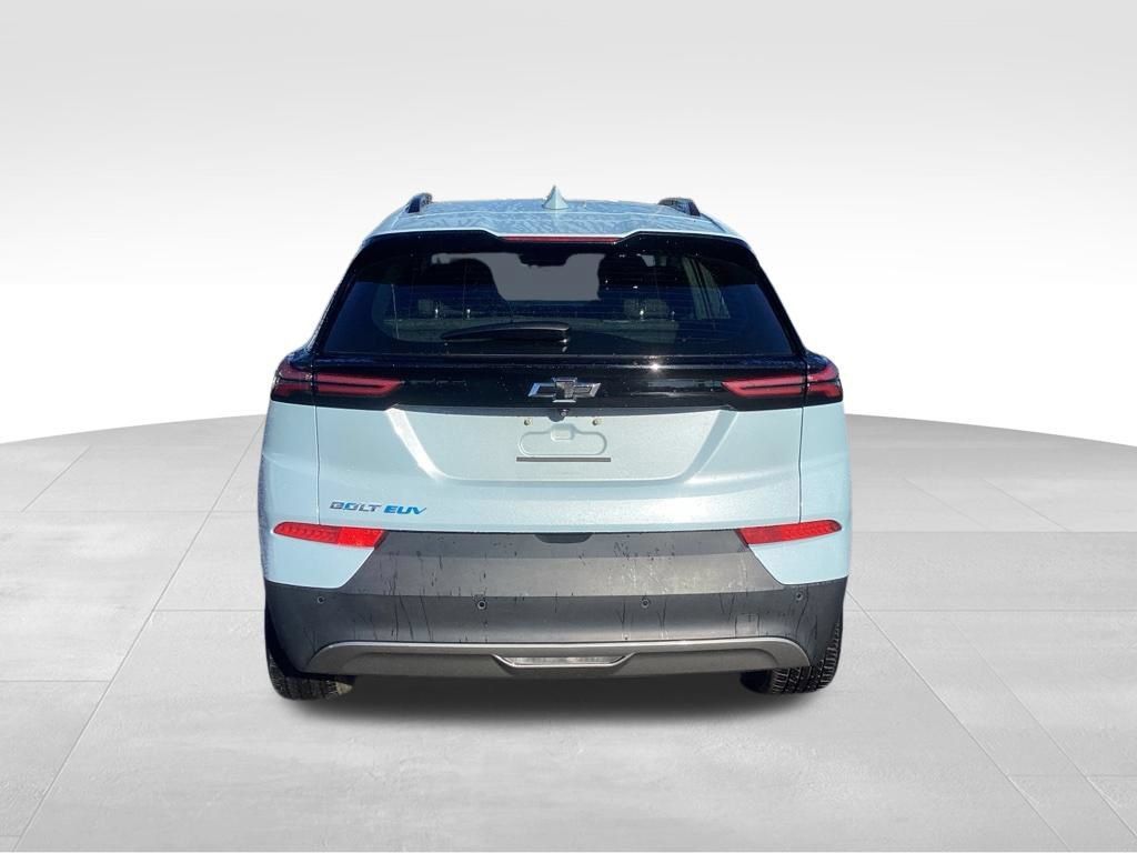 Used 2022 Chevrolet Bolt EUV LT w/ Comfort Package FWD image 6