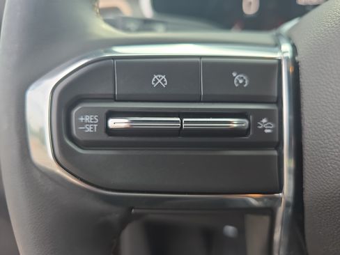 Used 2023 GMC Canyon Denali AWD/4WD image 16