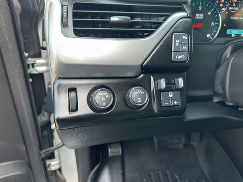 Used 2017 Chevrolet Tahoe LT w/ Luxury Package AWD/4WD image 18
