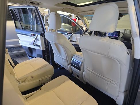 Used 2023 Lexus GX 460 Premium w/ Accessory Package AWD/4WD image 13