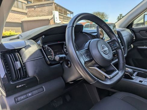 Used 2022 Nissan Pathfinder SV image 8