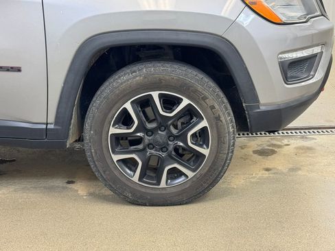 Used 2019 Jeep Compass Trailhawk AWD/4WD image 4