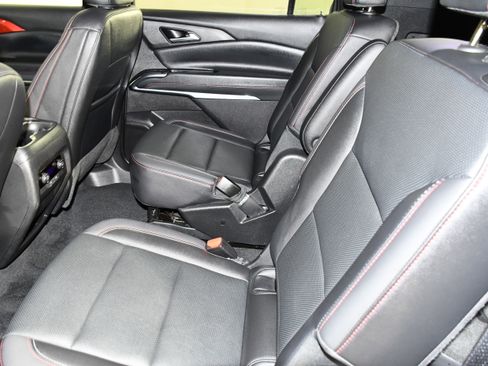 Used 2025 Chevrolet Traverse Z71 AWD/4WD image 46