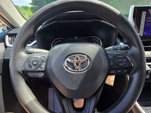 Used 2024 Toyota RAV4 LE FWD image 9