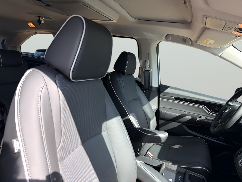 Used 2025 Honda Odyssey Elite image 36