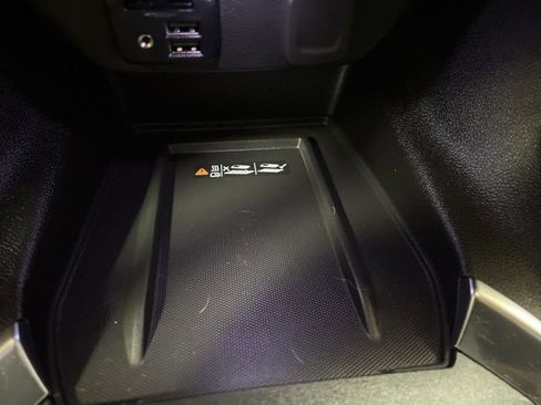 Used 2023 Chevrolet Traverse RS image 32