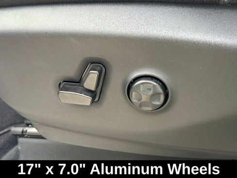 Used 2022 Chrysler Pacifica Touring-L image 18