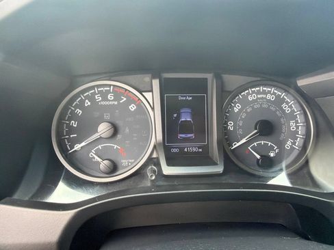 Used 2020 Toyota Tacoma TRD Sport AWD/4WD image 16
