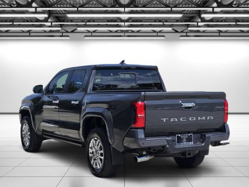 Used 2025 Toyota Tacoma Limited AWD/4WD image 7