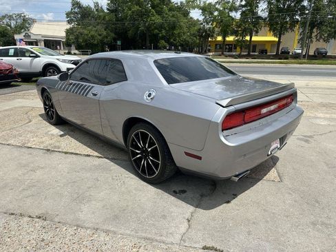 Used 2014 Dodge Challenger R/T RWD image 7