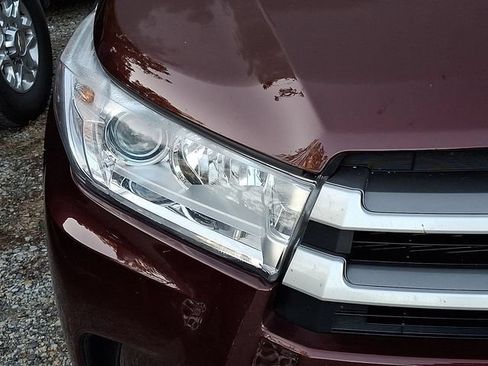 Used 2019 Toyota Highlander XLE AWD/4WD image 8