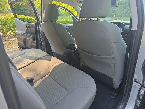 Used 2020 Toyota Tacoma SR w/ SR Convenience Package RWD image 11