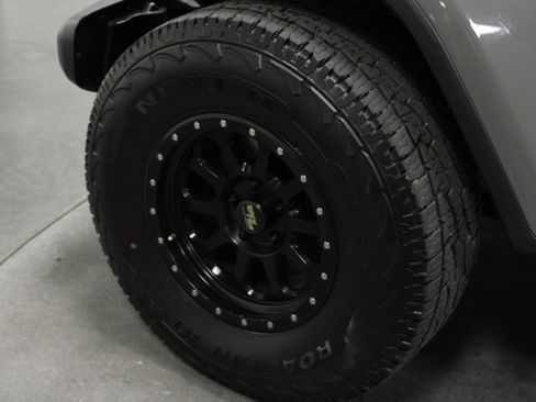 Used 2021 Jeep Gladiator Sport AWD/4WD image 10