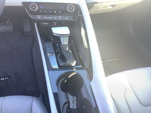 New 2025 Hyundai Elantra Limited image 12