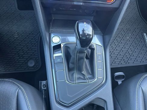 Used 2022 Volkswagen Tiguan SE image 52