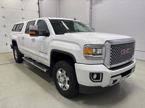 Used 2015 GMC Sierra 2500 Denali image 2