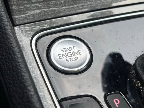 Used 2017 Volkswagen Passat 1.8T SEL Premium FWD image 13