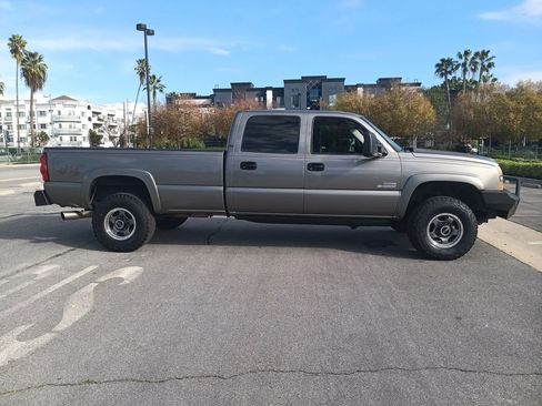 Used 2006 Chevrolet Silverado 3500 LT w/ Heavy-Duty Power Package image 4