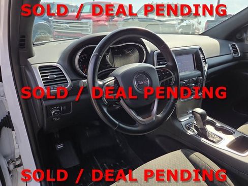 Used 2020 Jeep Grand Cherokee Laredo AWD/4WD image 8