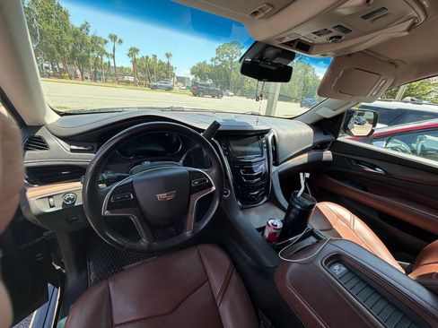 Used 2018 Cadillac Escalade Premium Luxury RWD image 13