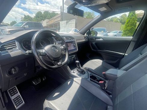 Used 2018 Volkswagen Tiguan SEL w/ R-Line Package FWD image 12