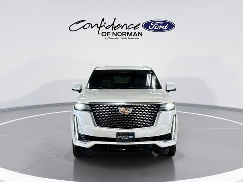 Used 2022 Cadillac Escalade Premium Luxury w/ Performance Package AWD/4WD image 2