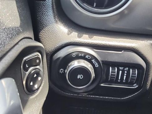 Used 2022 Jeep Wrangler Unlimited Sport AWD/4WD image 17