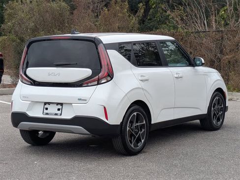 Used 2024 Kia Soul EX image 5