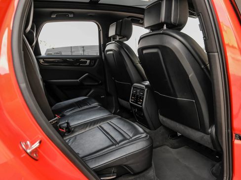Used 2021 Porsche Cayenne image 38