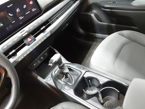 Used 2025 Kia K4 FWD image 24