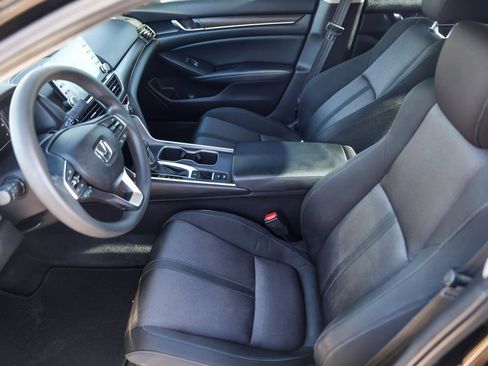 Used 2018 Honda Accord EX image 9