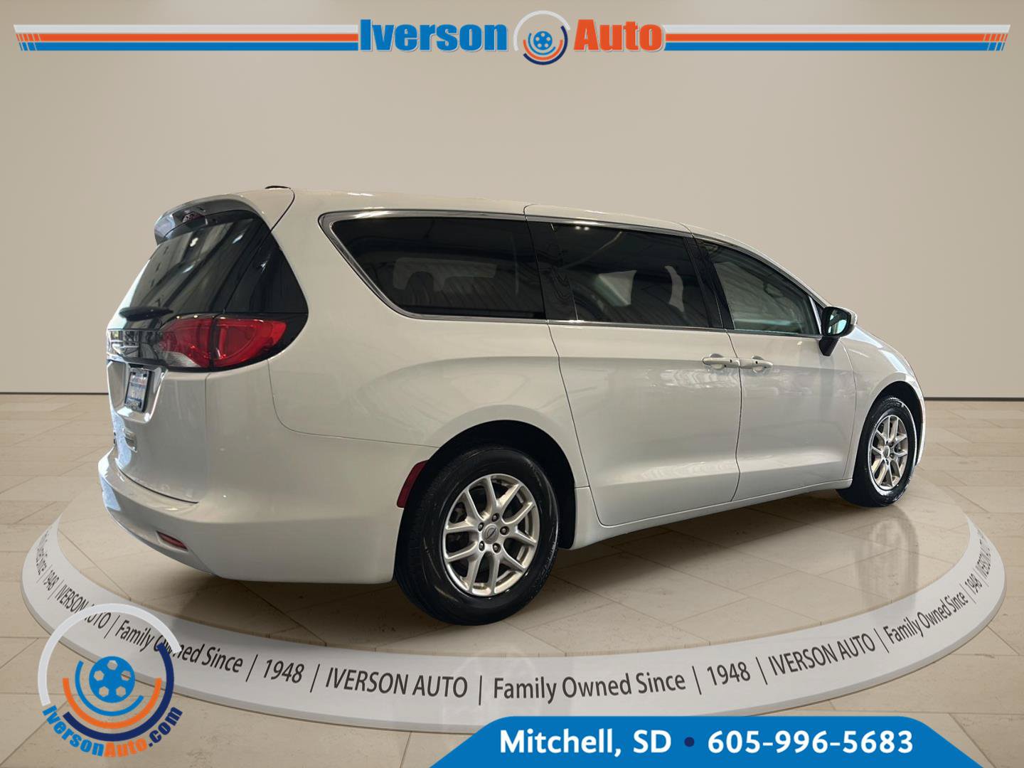 Used 2023 Chrysler Voyager LX FWD image 7