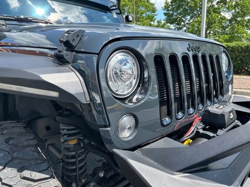 Used 2018 Jeep Wrangler Unlimited Sahara AWD/4WD image 24