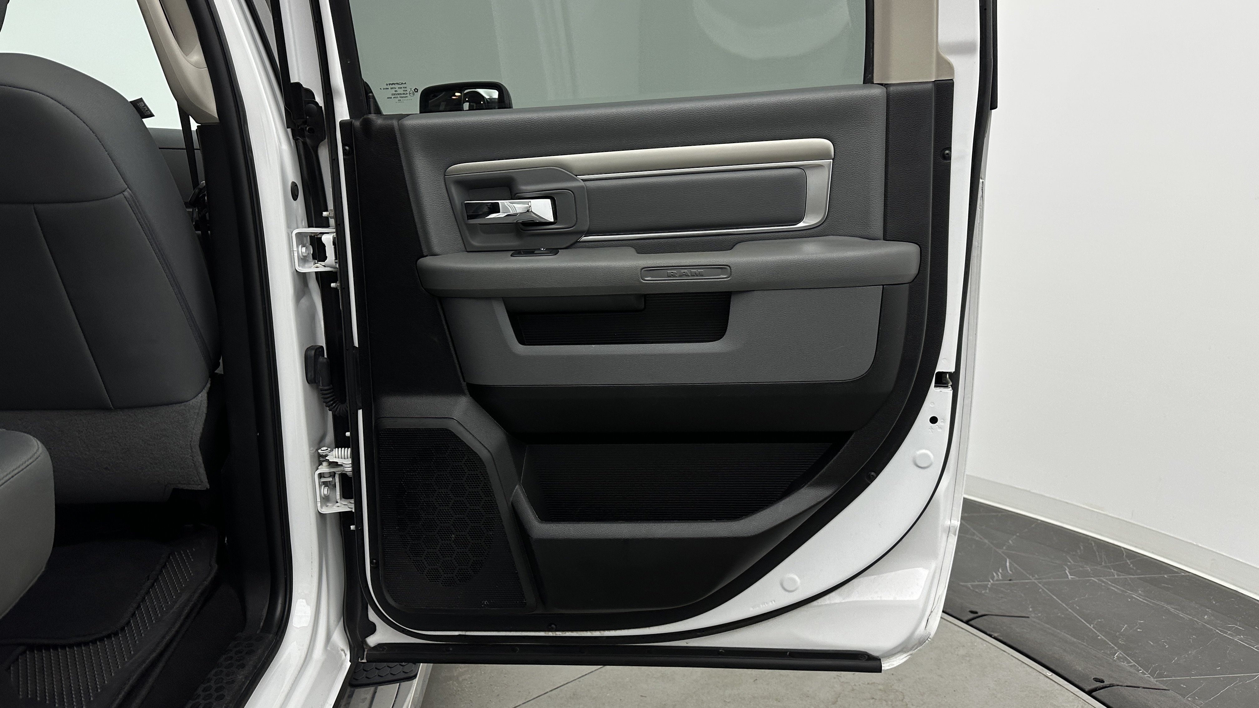 Used 2020 RAM 1500 Classic SLT RWD image 27