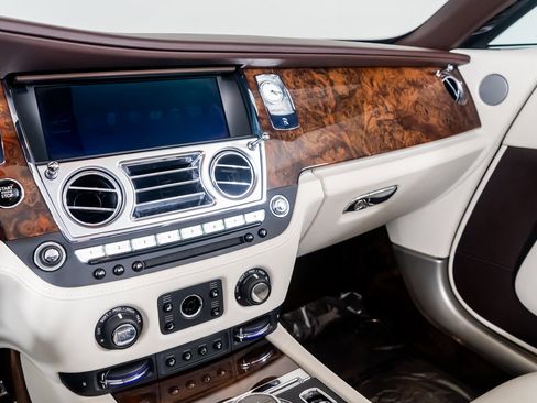 Used 2017 Rolls-Royce Dawn image 41