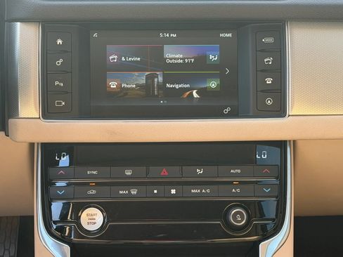 Used 2016 Jaguar XF Premium RWD image 18