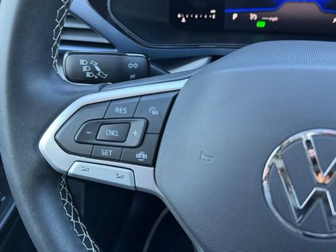 Certified 2022 Volkswagen Taos SE image 38